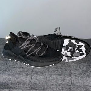 COPY - Fabletics Black Sneakers